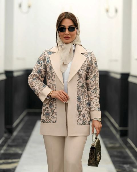476977469_18303175066230872_8630461631021147950_n کت شلوار مجلسی زنانه طرح دار هازال - تصویر 1