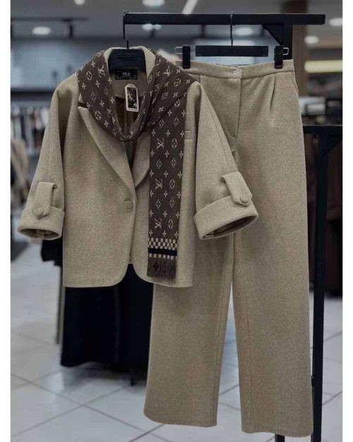 ست زنانه پالتو‌ شلوار زویا